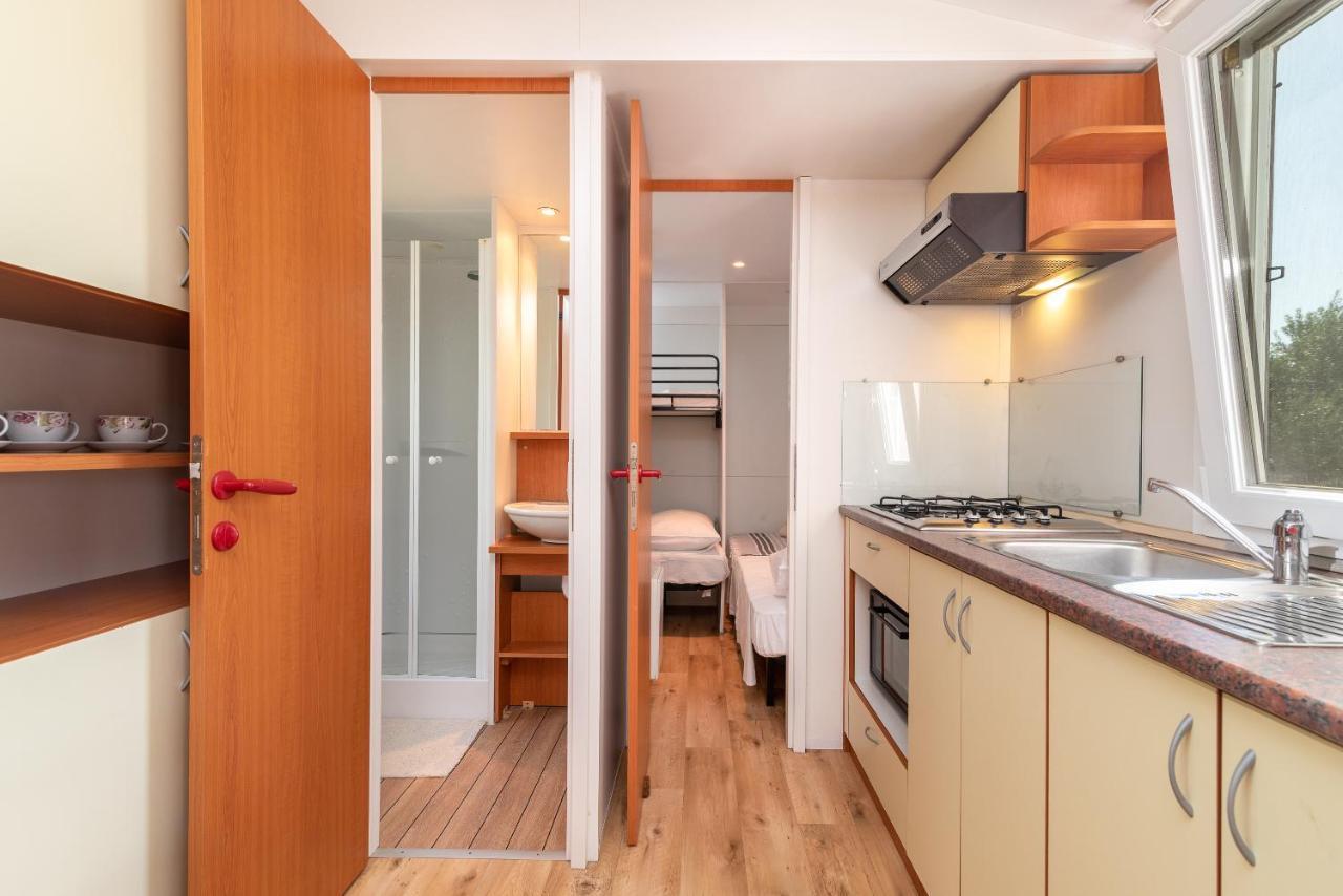'Olive Grove' Camping House-Near The Beach Divulje ภายนอก รูปภาพ