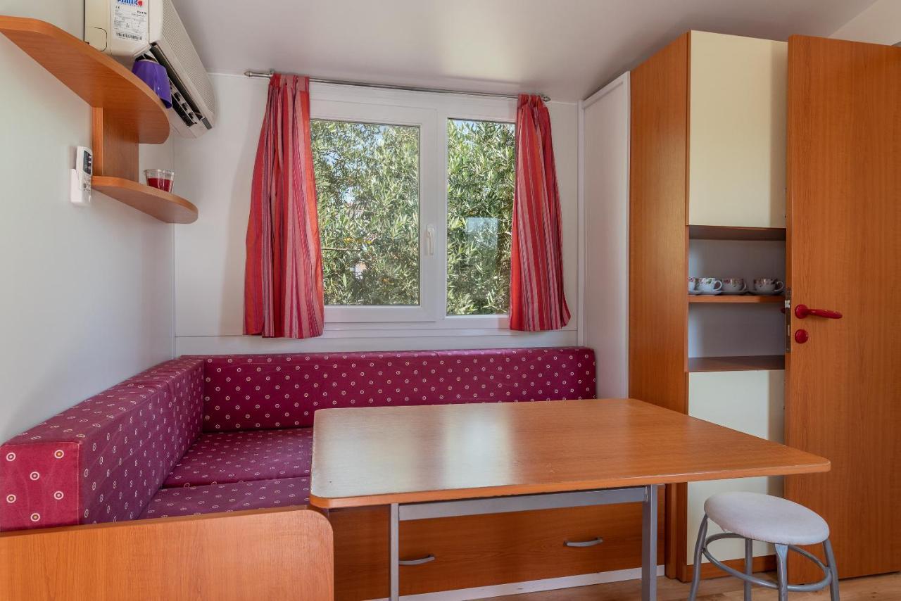 'Olive Grove' Camping House-Near The Beach Divulje ภายนอก รูปภาพ