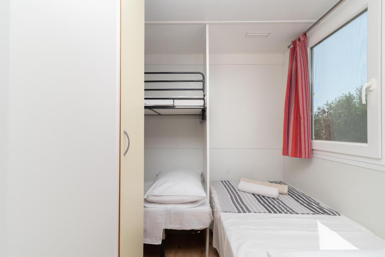 'Olive Grove' Camping House-Near The Beach Divulje ภายนอก รูปภาพ
