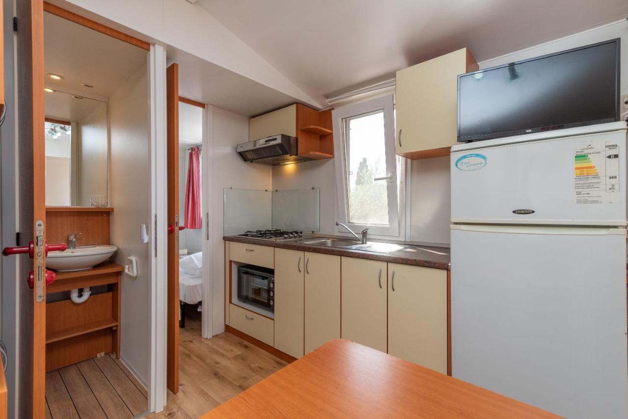 'Olive Grove' Camping House-Near The Beach Divulje ภายนอก รูปภาพ