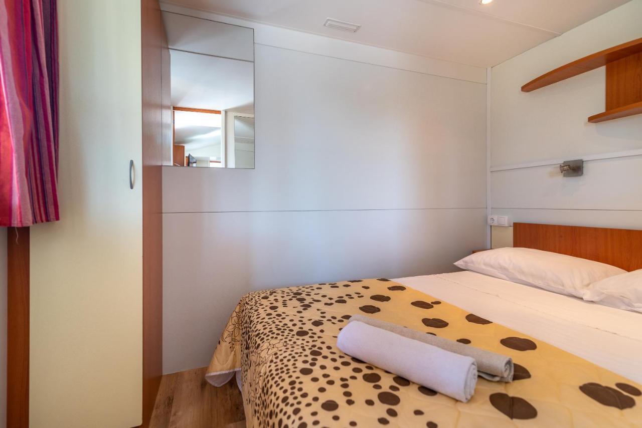'Olive Grove' Camping House-Near The Beach Divulje ภายนอก รูปภาพ