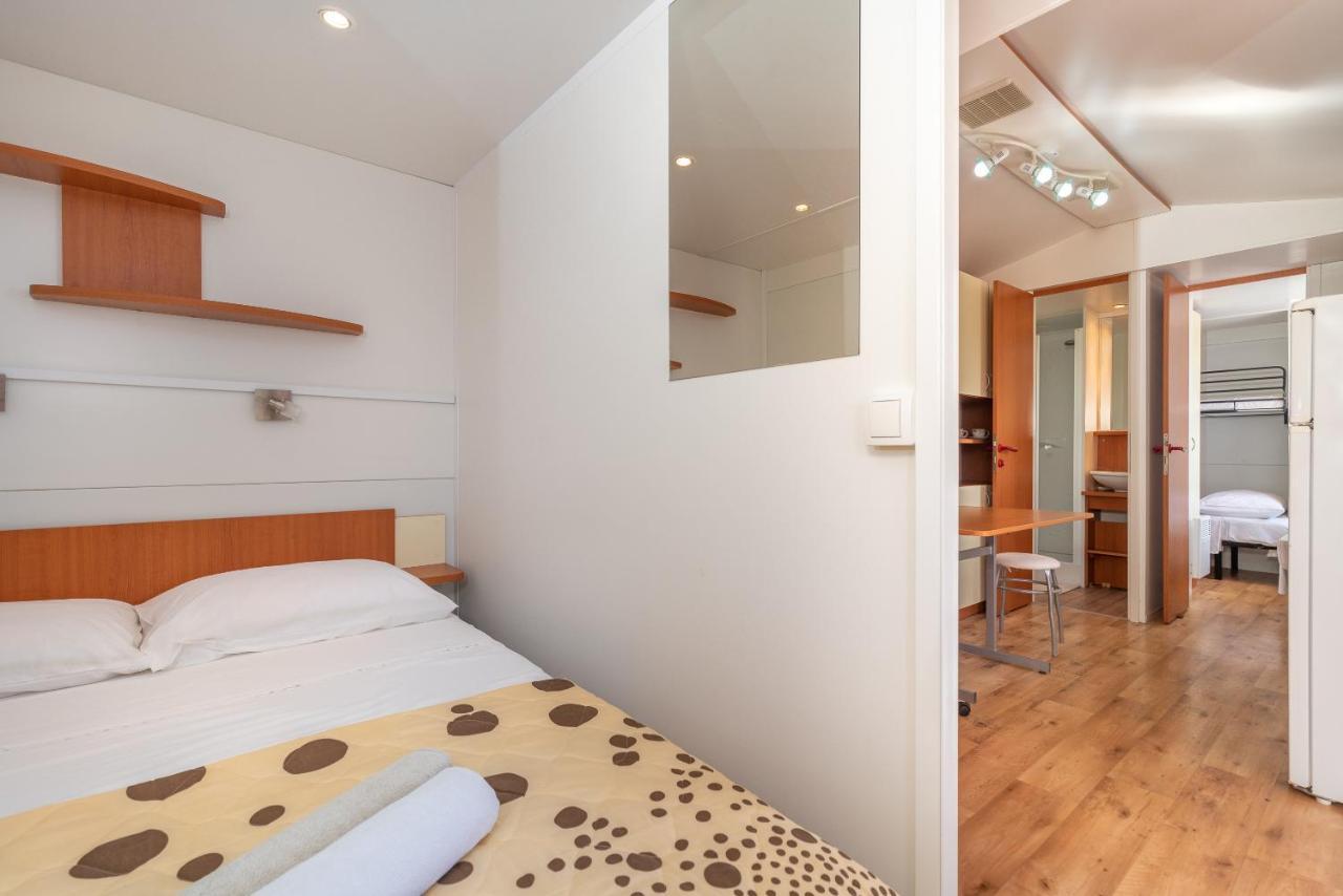 'Olive Grove' Camping House-Near The Beach Divulje ภายนอก รูปภาพ